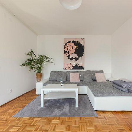 Cosy And Bright Apartment Ljubljana Exterior foto